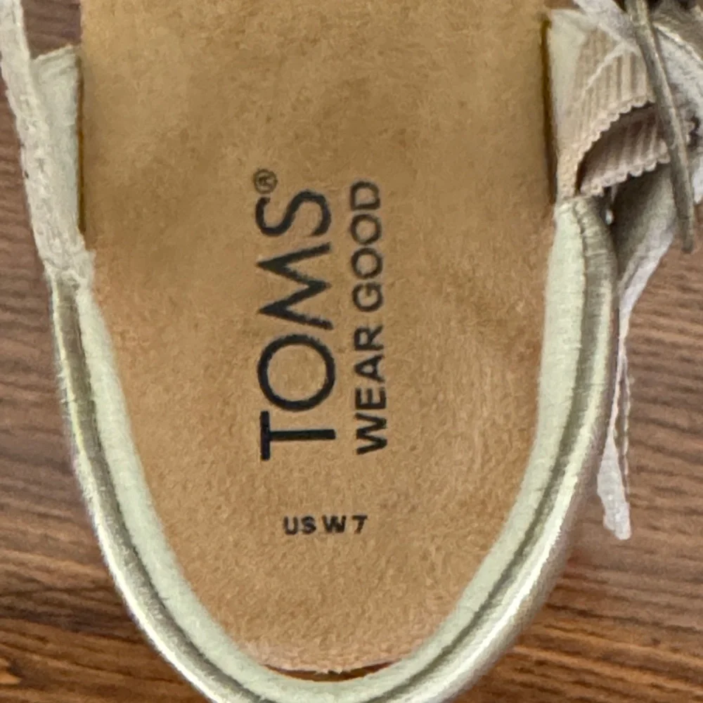 Toms shiny gold